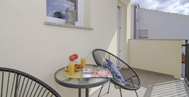 Modern studio for 2 with balcony in Rovinj