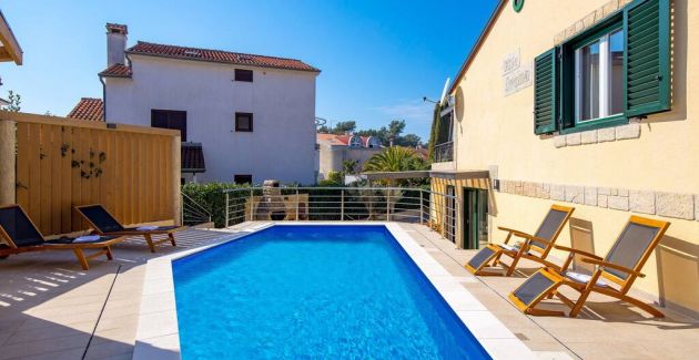 Villa Ivona with heated pool in Rovinj