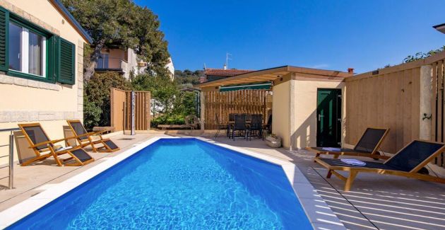 Villa Ivona with heated pool in Rovinj