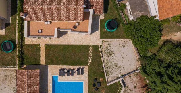 Countryside Villa - Violetta with pool and garden