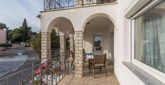 Elegant 2-bedroom apartment with balcony in Rovinj