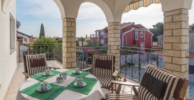 Elegant 2-bedroom apartment with balcony in Rovinj