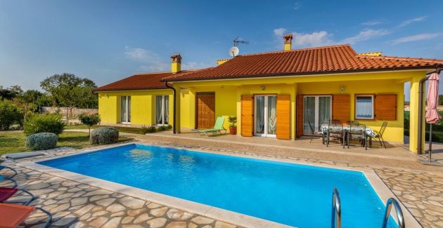 Delightful villa with pool for 6 persons