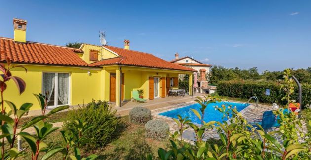 Delightful villa with pool for 6 persons