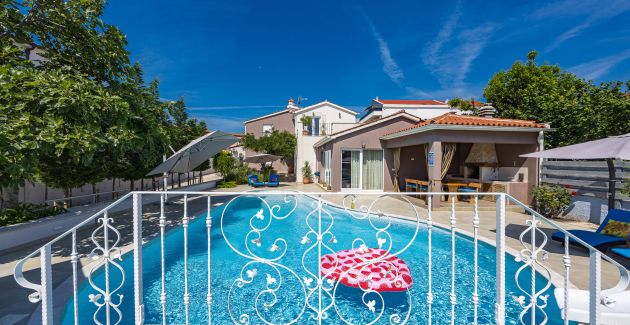 Five bedroom villa Emily with pool in Medulin