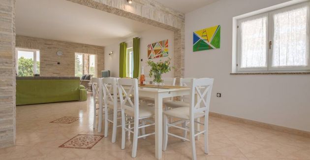 Villa Tanga near Rovinj for 8 persons with pool