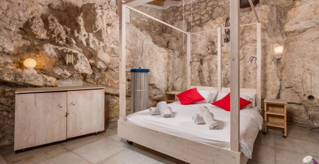 Holiday House Cave Romana