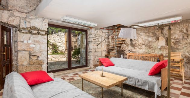 Holiday House Cave Romana