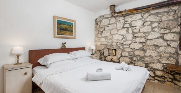 Holiday House Cave Romana