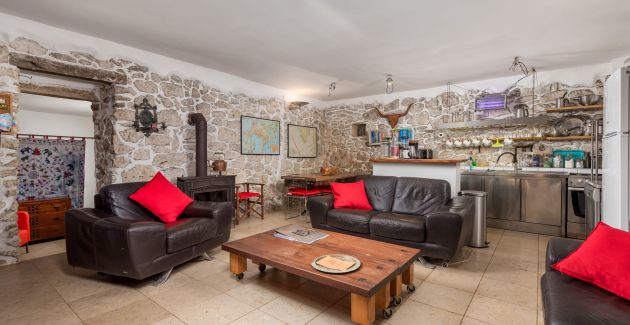 Holiday House Cave Romana