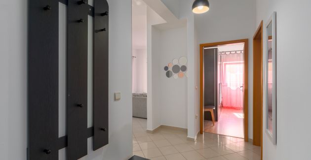 Komforan dvosobni apartman Bruno sa terasom