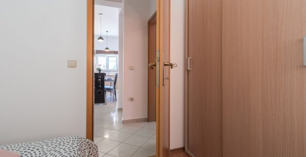 Komforan dvosobni apartman Bruno sa terasom