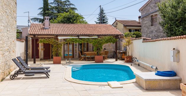 Rustic Villa Diana with pool near Rovinj