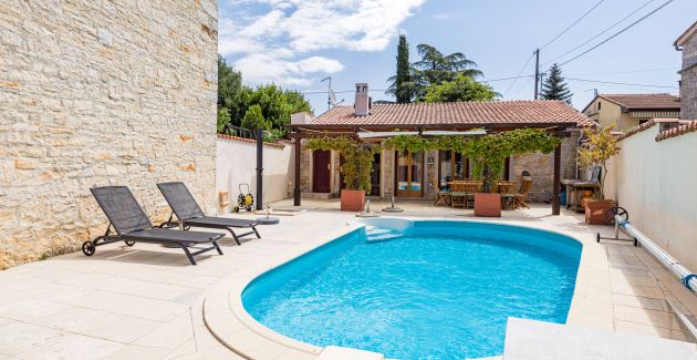 Rustic Villa Diana with pool near Rovinj