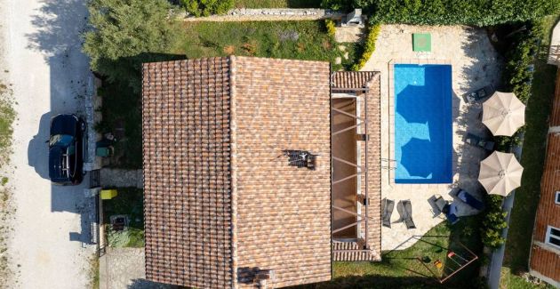 Rustic Villa Lara with pool