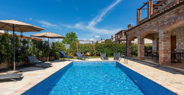 Rustic Villa Lara with pool