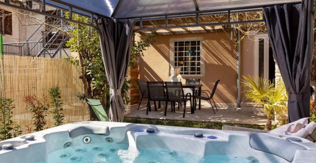 Casa vacanza rustica con jacuzzi / 4 Seasons