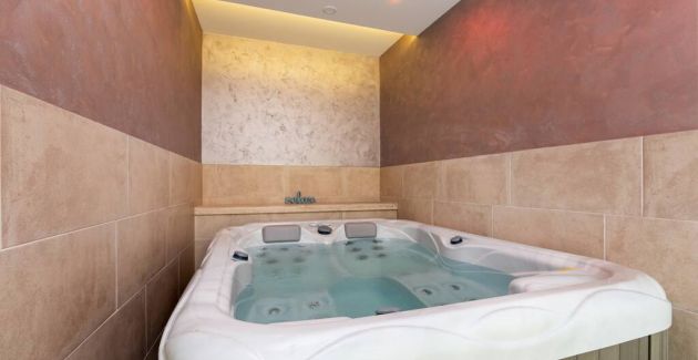 Casa vacanza rustica con jacuzzi / 4 Seasons