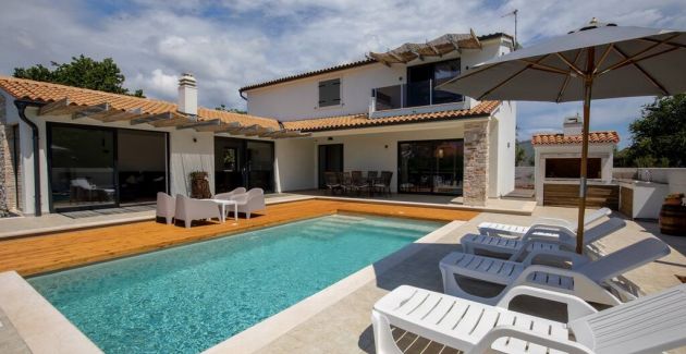 Modern Villa with 4 bedrooms and pool near Pula