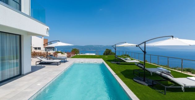 Villa Atrium with heated pool, sea view & jacuzzi