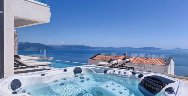 Villa Ateneum with sea view, jacuzzi&infinity pool