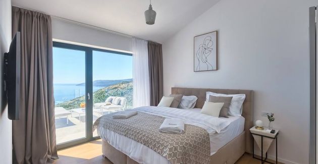 Villa Ultima with sea view, private pool&jacuzzi