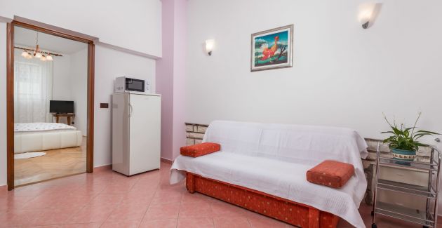 Guest House Marica / 1-bedroom app with patio A2