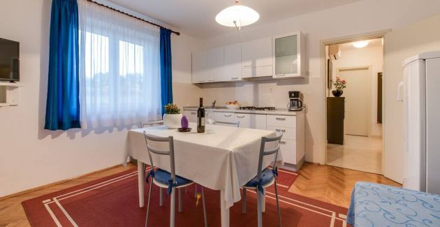 Apartments Fiorela - 2 bedroom app with terrace