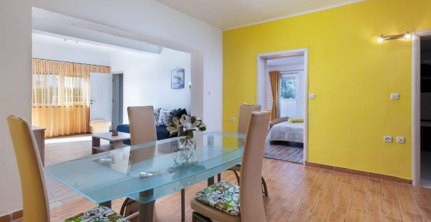 Apartment with pool for adults in Medulin A4