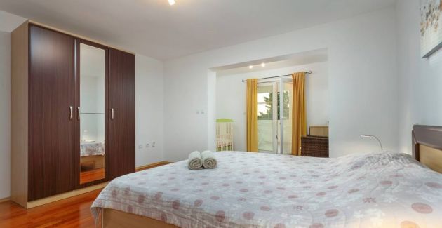 Apartment with pool for adults in Medulin A5