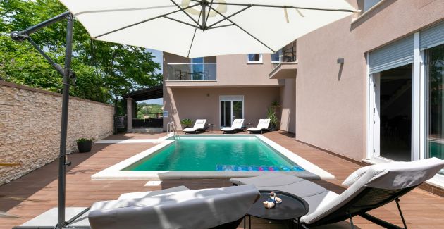 Villa Luna with heated pool and BBQ near Rovinj