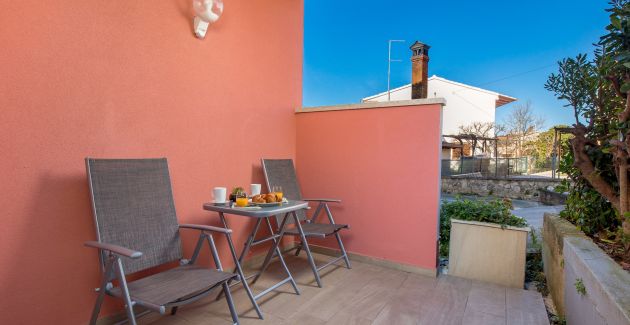 Apartment Isola with terrace and parking