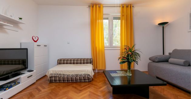 Two-bedroom app 'Castegner'-garden & free parking