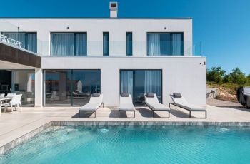 Villa Aristea with sea view, jacuzzi&infinity pool 