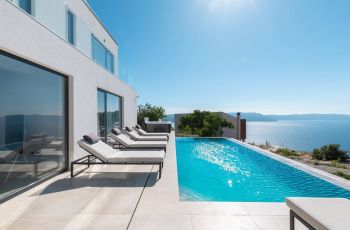 Villa Aristea with sea view, jacuzzi&infinity pool 