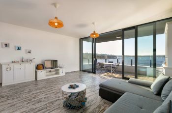 Sunset Bay apartment with pool in Medulin 