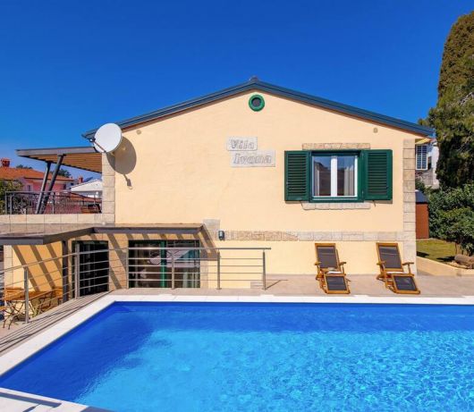 Villa Ivona with heated pool in Rovinj