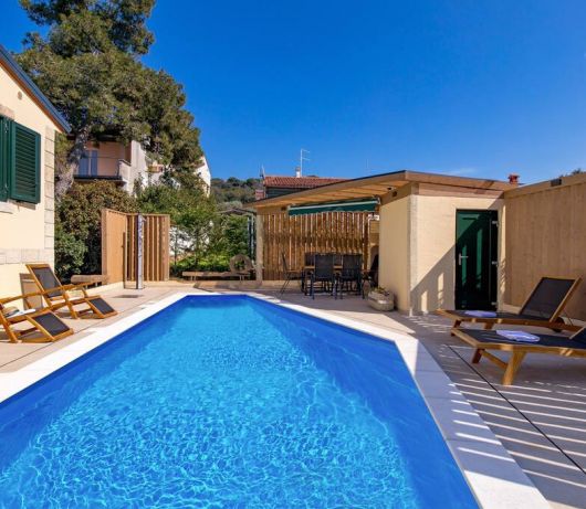 Villa Ivona with heated pool in Rovinj