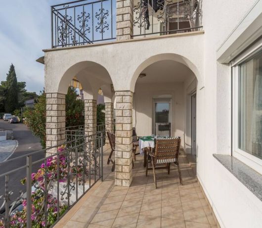 Elegant 2-bedroom apartment with balcony in Rovinj