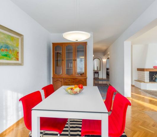 Elegant 2-bedroom apartment with balcony in Rovinj