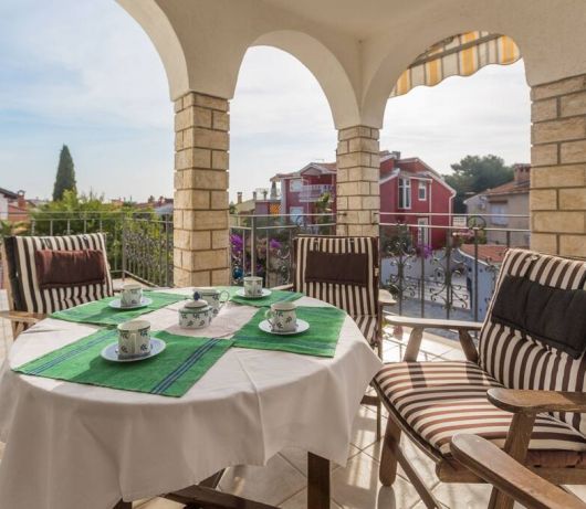 Elegant 2-bedroom apartment with balcony in Rovinj