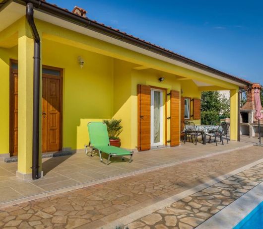 Delightful villa with pool for 6 persons