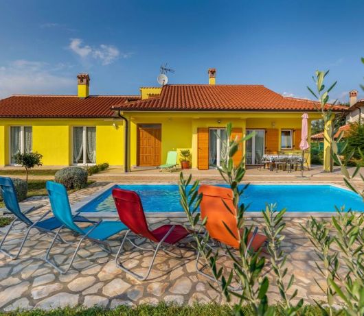 Delightful villa with pool for 6 persons