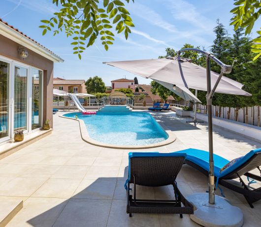 Five bedroom villa Emily with pool in Medulin