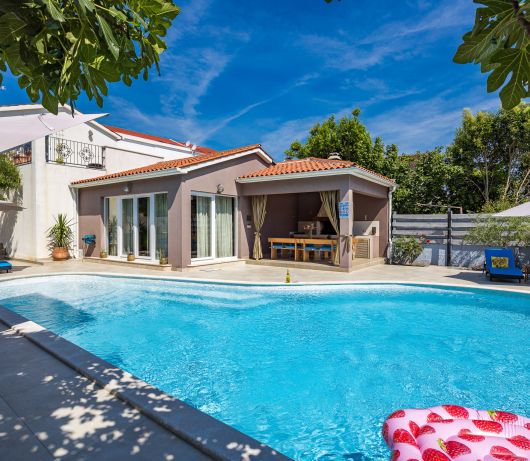 Five bedroom villa Emily with pool in Medulin