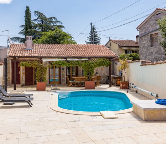 Rustic Villa Diana with pool near Rovinj