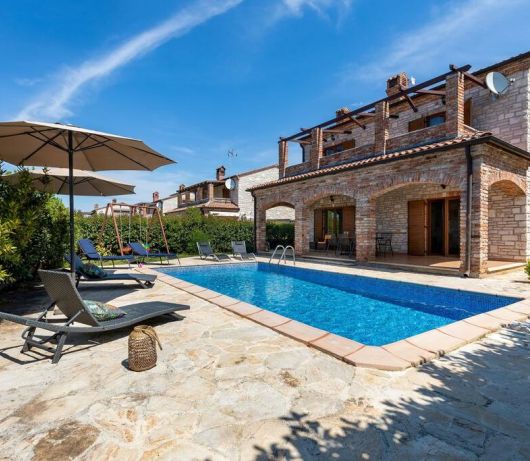 Rustic Villa Lara with pool