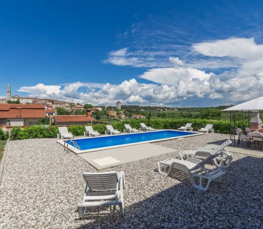 Holiday Home with pool in Višnjan