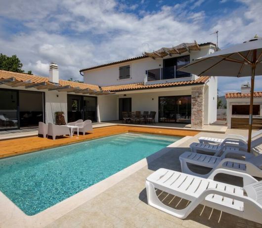 Modern Villa with 4 bedrooms and pool near Pula