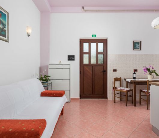 Guest House Marica / 1-bedroom app with patio A2